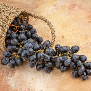 Black seedless grapes